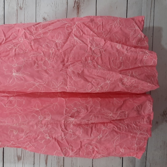 Chelsea Studio Dress - Picture 4 of 9